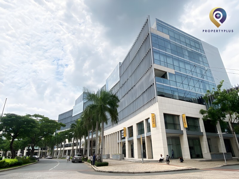 Crescent Plaza